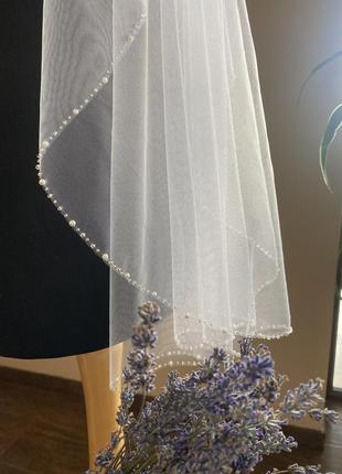 Весільна фата з перлинно-бісерною каймою.