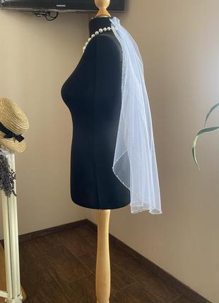 Весільна фата з перлинно-бісерною каймою.