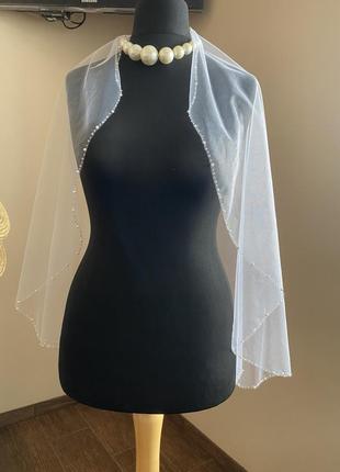 Весільна фата з перлинно-бісерною каймою.