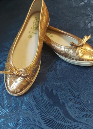 Нові шкіряні мокасини ktw