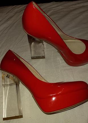 Стильні туфлі buffalo,р. 37, к. 4