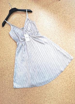Серебряное серебристое плиссерованное вечернее платье pull and bear нарядное1 фото