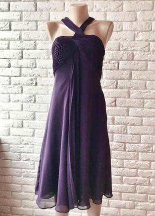 Фиолетовое платье с драпировкой на груди