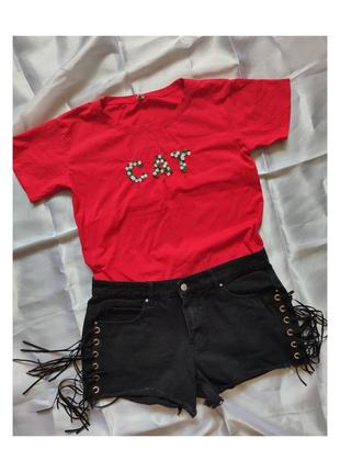 Стильная красная футболка с вышивкой, надписью