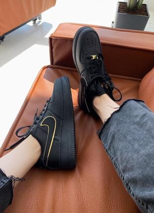 Nike air force essential black gold, женские чёрные кроссовки найк, демисезонные кроссовки10 фото