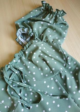 Платье в горошек зеленое прямое с вырезом декольте на резинке рукава фонарики s7 фото