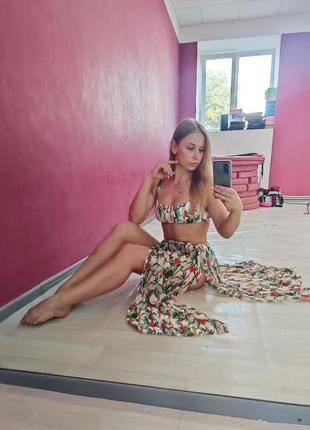 Купальник + юбка пляжная. купальник с тропическим принтом.5 фото