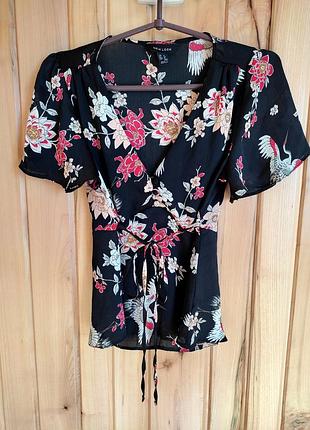 Чорна блуза з японським принтом