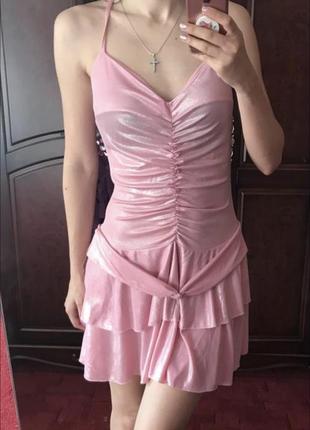 Нежно розовое, пудровое вечернее платье со сборками и воланами
