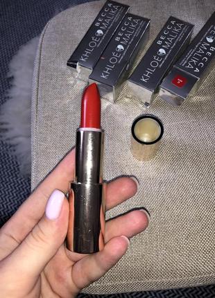 Becca khloe malika brave lipstick помада полномер красная оригинал9 фото