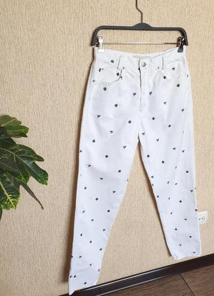 Стильні брендові білі джинси з вишивкою лого бренду roccobarocco, італія, оригінал3 фото