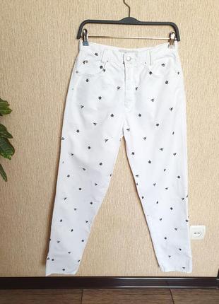 Стильные брендовые белые джинсы с вышивкой лого бренда roccobarocco, италия, оригинал
