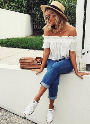 Легкая блуза жатка с открытыми плечами оверсайз