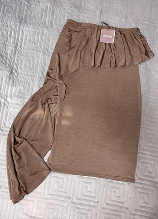 Платье бюстье по фигуре с воланом и длинным боковым шлейфом3 фото