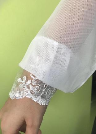 Свадебное платье с кружевним рукавом