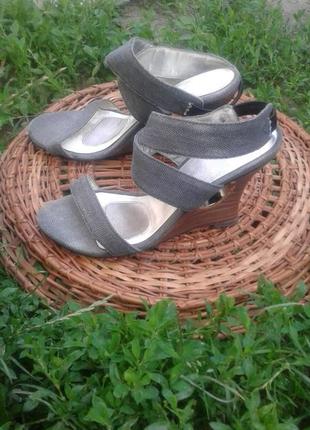 Босоножки танкетка