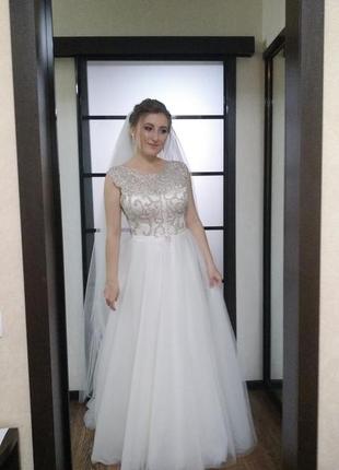 Свадебное платье со  шлейфом5 фото