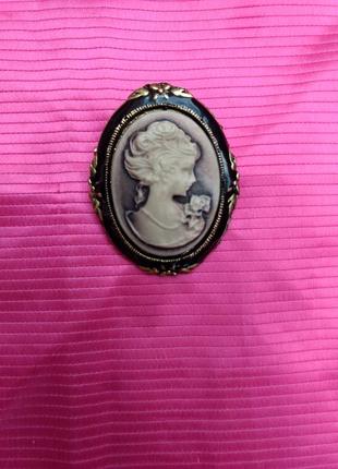 Вінтажна брошка