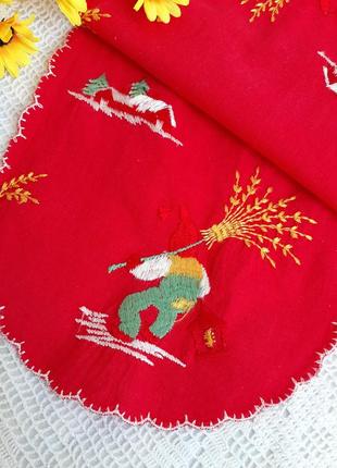 Серветка добрий гном настільна вінтаж натуральна бавовна вишивка гладдю яскрава гномик дорожка