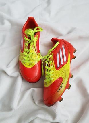 Круті кросівки кеді на хлопчика для футболу adidas