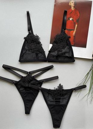 Комплект на мягкой чашечке с двумя трусиками💎