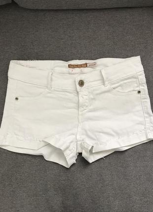Белые джинсовые шорты bershka1 фото
