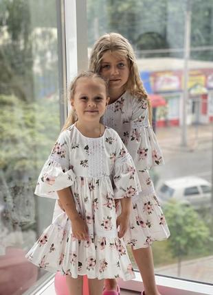 Сукня з мереживом святкова квітковий принт