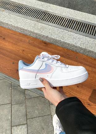 Женские стильные летние кроссовки nike air force 1 low lv8 double swoosh light armory blue9 фото