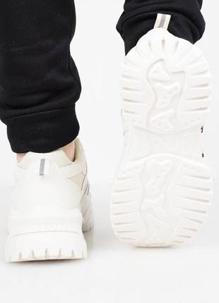 Стильные белые бежевые молочные кроссовки на платформе толстой подошве массивные модные кроссы3 фото