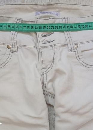 Белые джинсы женские на трех пуговицах приталенные в хорошем состоянии6 фото