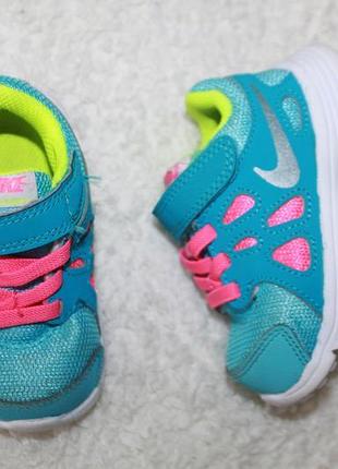 Кроссовки фирмы nike 20 размера по стельке 12,5 см.