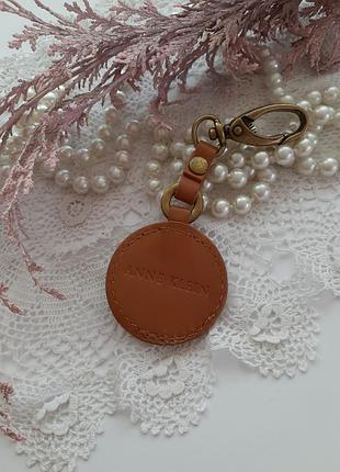 Брелок на сумку подвеска лев голова льва латунь натуральная кожа на карабине2 фото