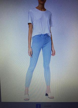 Голубые летние джинсы