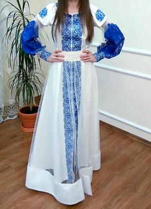 Вишита весільна сукня