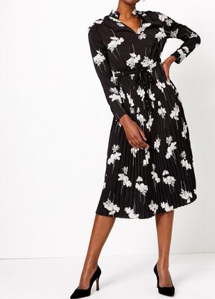 Изысканное черное атласное платье плиссе в цветы m&s2 фото