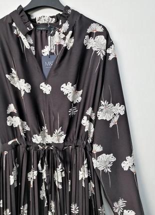 Изысканное черное атласное платье плиссе в цветы m&s4 фото