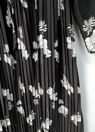 Изысканное черное атласное платье плиссе в цветы m&s6 фото