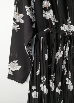 Изысканное черное атласное платье плиссе в цветы m&s5 фото