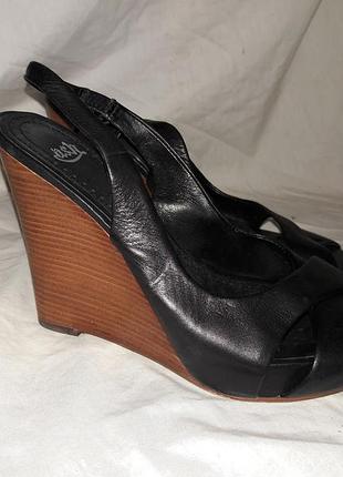 Босоножки кожаные на танкетке 37-38размер