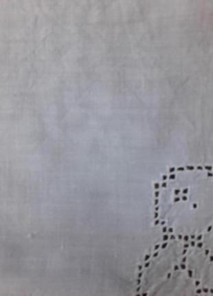 Батистовый носовой платок с вышивкой