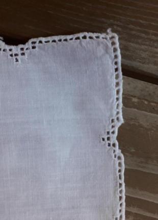 Батистовый носовой платок с вышивкой
