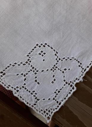 Батистовый носовой платок с вышивкой
