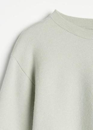 Красивый стильный свитер из плотного трикотажа с модными объемными рукавами6 фото