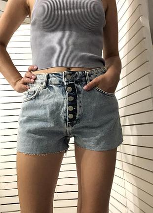 Джинсовые шорты голубые под zara