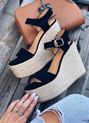 Босоніжки на плетеній танкетці 25 cm