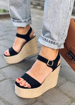 Босоніжки на плетеній танкетці 25 cm