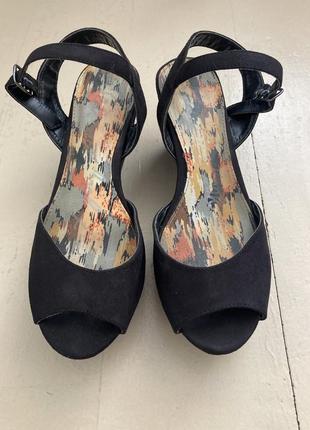 Комфортні,стильні босоніжки