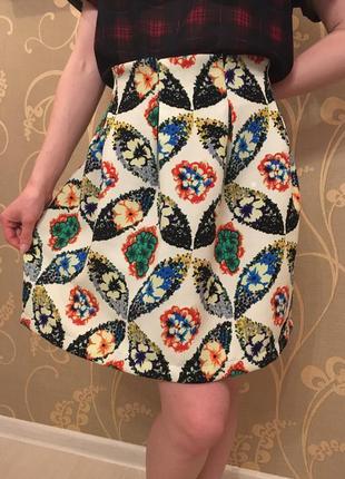 Нереально красивая и стильная брендовая юбка в цветах.1 фото