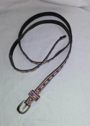 Дуже гарний поясок з вишивкою і металевою застібкою