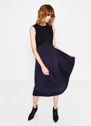 Гарна сукня з спідницею плісе і ажуром zara